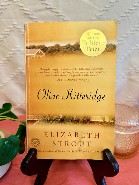 Olive Kitteridge by Elizabeth Strout paperback book cover